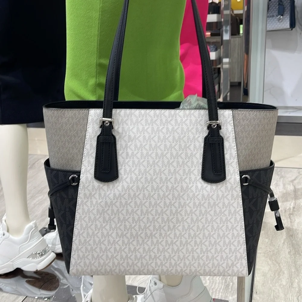 Michael Kors Voyager Large Color-Block Signature Logo Tote Bag
Optic White Mult - Picture 8 of 16